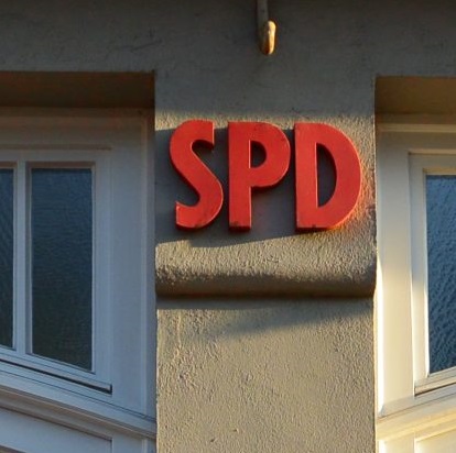 SPD-Signet am Neumünsteraner Parteibüro